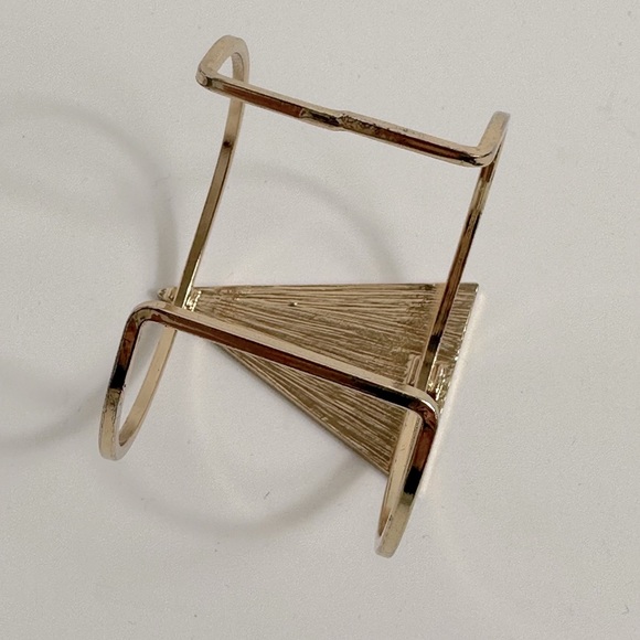 Triangular Design Cuff Bracelet - Picture 5 of 8